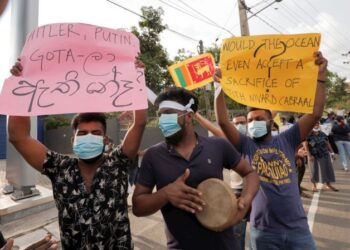 Widespread public protests were seen throughout the evening on Sunday despite the imposition of curfew and the enraged public has been demanding the resignation of President Gotabhaya Rajapaksa