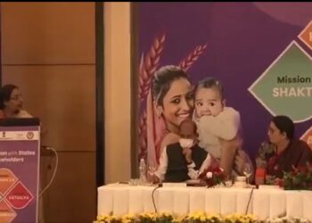 Union Minister Smriti Irani and Maharashtra Congress Minister Yashomati Thakur at the Zonal Conference of States and Union Territories and stakeholders of the Western region (Photo Source: @MODIFIEDVIKAS)