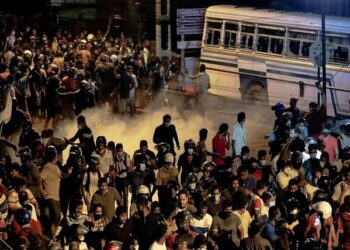 Protestors marching towards Sri Lankan President's residence (Photo Source: Reuters)