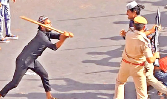 A rioter snatched baton from police personnel and hit him with his own baton
