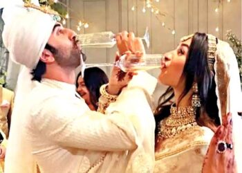 Alia Bhatt and Ranbir Kapoor dumped age-old traditions in their wedding held recently. They took their pheras, merrily cutting the cake and sipping champagne