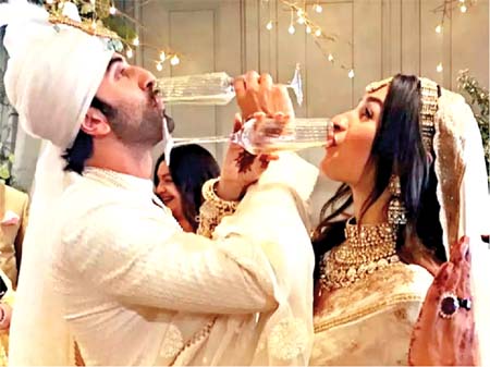 Alia Bhatt and Ranbir Kapoor dumped age-old traditions in their wedding held recently. They took their pheras, merrily cutting the cake and sipping champagne