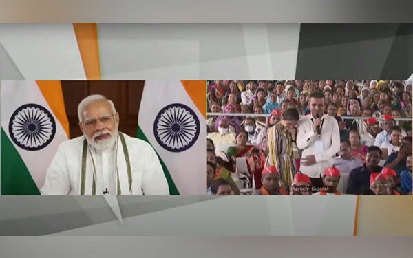 Prime Minister Narendra Modi interacting with a beneficiary during Utkarsh Samaroh (Photo Source: ANI)