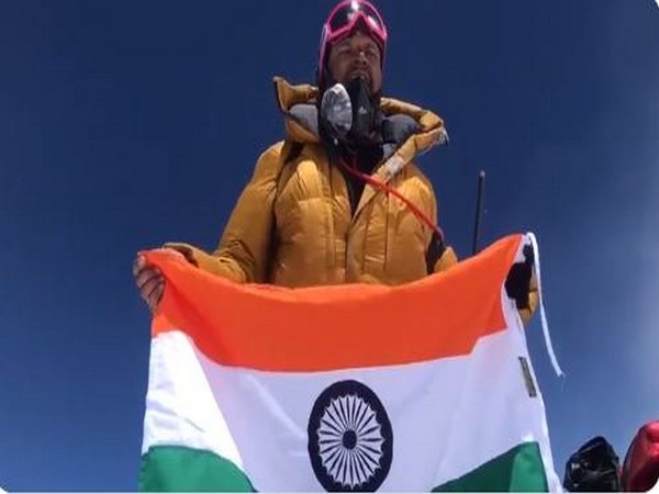 Wing Commander Vikrant Uniyal at Mt Everest (Photo Source: ANI)