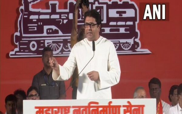 Maharashtra Navnirman Sena (MNS) chief Raj Thackeray addressing the gathering at Sanskrutik Mandal Maidan (Photo Source: ANI)