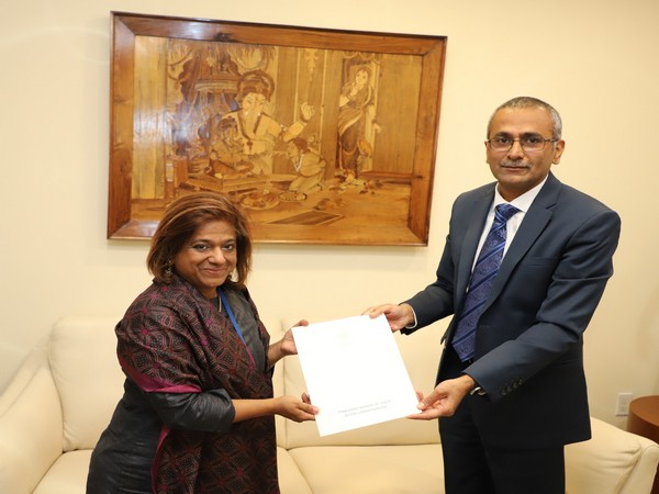 India's Deputy Permanent Representative to the United Nations, R Ravindra handing over the cheque  for the UN project launched by India in 2018 (Photo Source: Twitter/@IndiaUNNewYork)