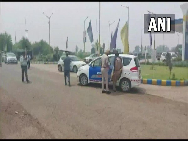 Punjab Police team taking Tajinder Bagga stopped in Khanpur, Kurukshetra (Photo Source: ANI)