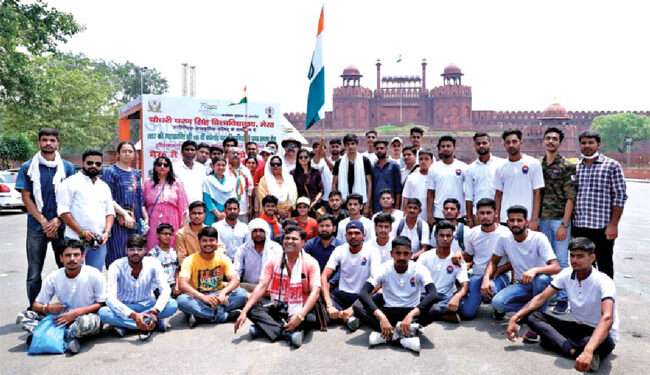 Teachers and students of Chaudhary Charan Singh University, Meerut at Red fort
