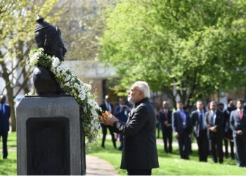Prime Minister Narendra Modi pays tributes to Bhagwan
Basaveshwara in London on Basavanna Jayanti