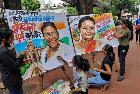 Gurukul students make a painting of National Democratic Alliance (NDA)'s presidential candidate Draupadi Murmu, in Mumbai on Wednesday. (ANI Photo)