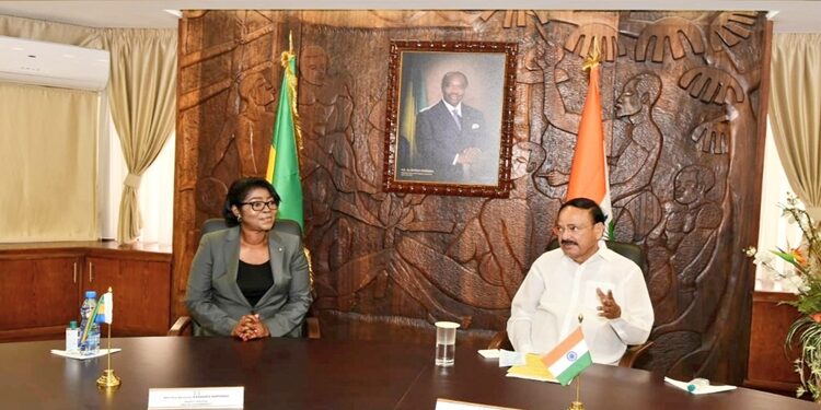 Gabon PM Rose Christiane Ossouka Raponda-Indian Vice President M Venkaiah Naidu (Photo Source: @VPSecretariat)