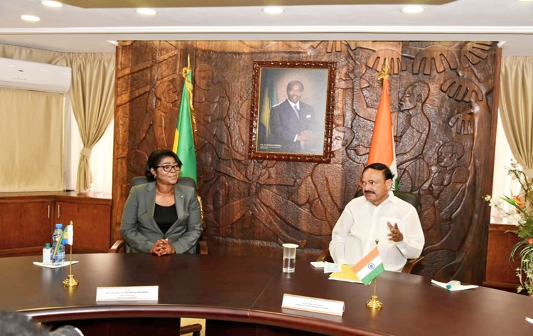Gabon PM Rose Christiane Ossouka Raponda-Indian Vice President M Venkaiah Naidu (Photo Source: @VPSecretariat)