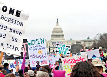 The US Supreme Court held that the Constitution of the US does not confer a right to abortion, overruling Roe and returning the authority to regulate abortion to “the people and their elected representatives”, meaning state authorities