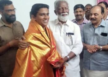 Former Mizoram Governor Kummanam Rajasekharan felicitates Aditha Krishna