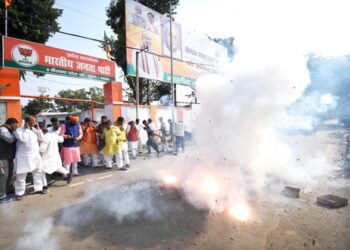 Bharatiya Janata Party (BJP) supporters burst firecrackers while celebrating party candidate Kusum Devi's win in the Gopalganj Assembly by-elections, in Patna on Sunday. (ANI Photo)