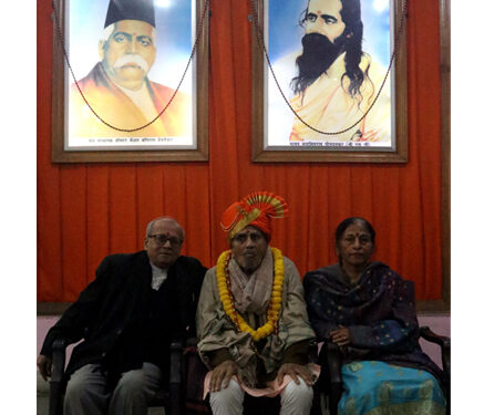 Bholanath ji (center) with his son  Baldev Raj (left) and  daughter-in-law Mohinder Kaur