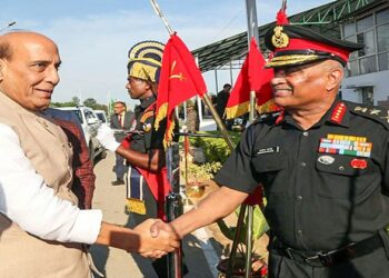 ( Defence Minister Rajnath Singh with Chief of Army Staff, General Manoj Pande during the 'Shaurya Sandhya’ event organised as part of 75th Army Day celebrations, in Bengaluru on January 15 )