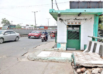 Illegal Structure: A mazar has been constructed on the Azadpur flyover in Delhi