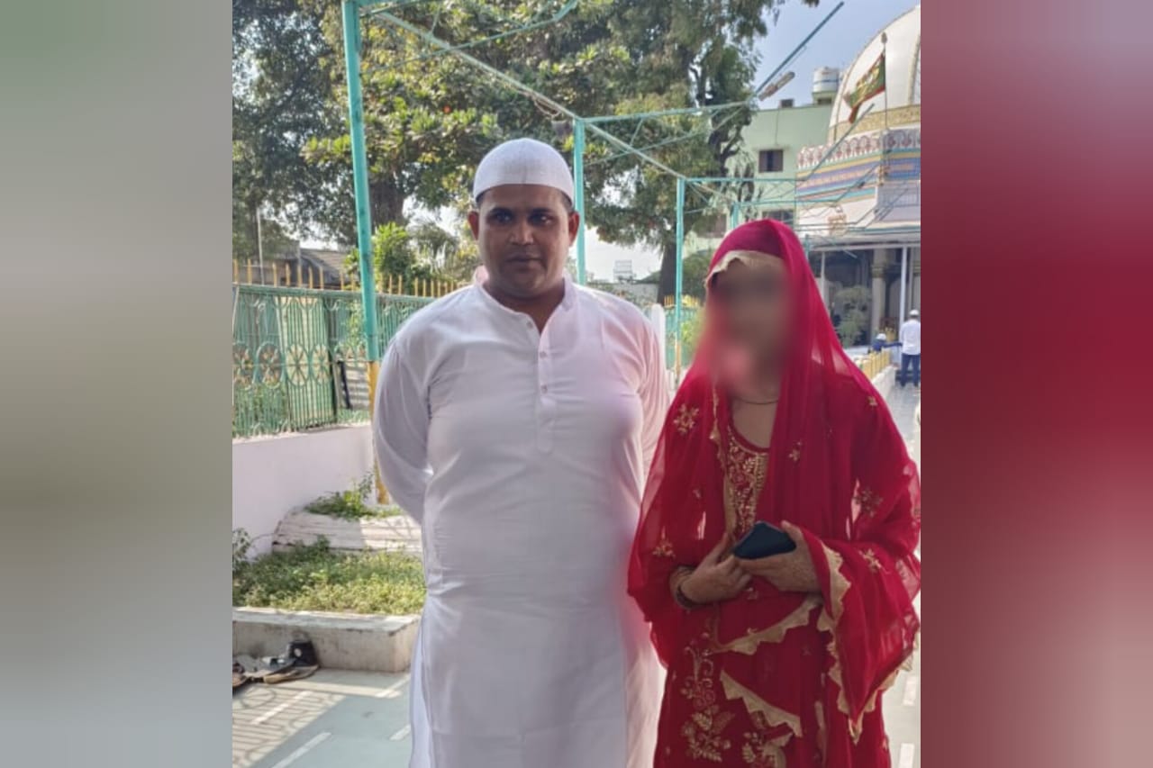 UP: Rashid with 2 Aadhaar cards marries a Hindu woman, says he gets â€œEk Haj  ka sawabâ€ on converting a Kaafir to Islam