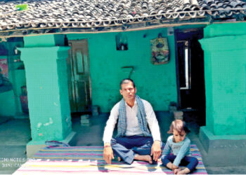 Pankaj Kumar Mahto sitting in front of his house at Lakhnipur, Samastipur