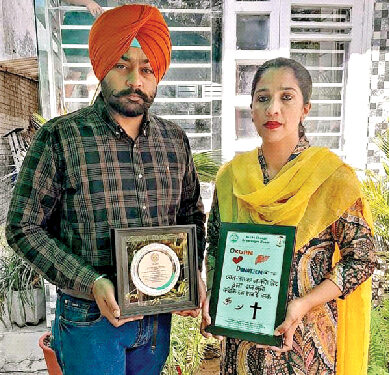 Parents of the country’s youngest organ donor, 39-day-old Ababat Kaur. When she was brain dead, her kidneys were donated to save the life of a 15-year-old boy from Patiala in December 2020