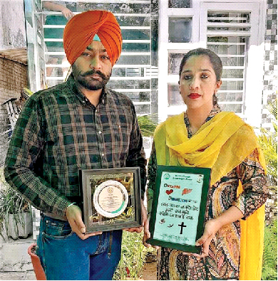 Parents of the country’s youngest organ donor, 39-day-old Ababat Kaur. When she was brain dead, her kidneys were donated to save the life of a 15-year-old boy from Patiala in December 2020
