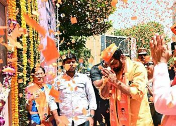 Maharashtra Chief Minister Eknath Shinde during 'Savarkar Gaurav Yatra' [File Photo]