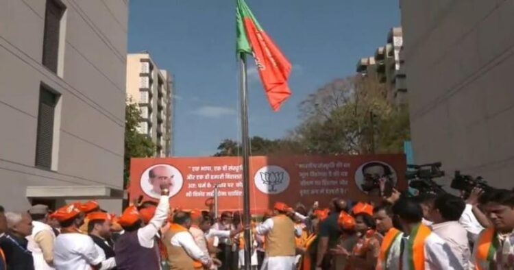 ( Party President J P Nadda hoisted the BJP flag at the headquarters in Delhi )
