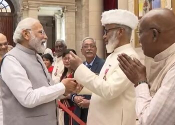 Qadri with PM Modi at Rashtrapati Bhavan