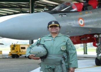 ( President Murmu takes sortie in Sukhoi 30 MKI fighter aircraft )