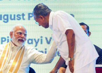 Prime Minister Narendra Modi with Kerala Chief Minister Pinarayi Vijayan (File Photo)