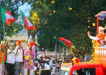 Prime Minister Narendra Modi during a roadshow at Mysuru, (Image Source: Twitter)