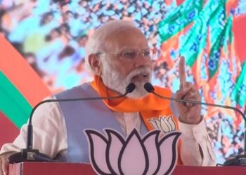 PM Modi addressing an election campaign rally in Chitradurga, Karnataka