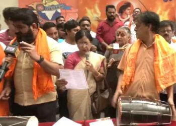 Members of VHP and Bajrang Dal on May 4 recited Hanuman Chalisa in Karnataka's Vijayanagar. ( Image Source : ANI )