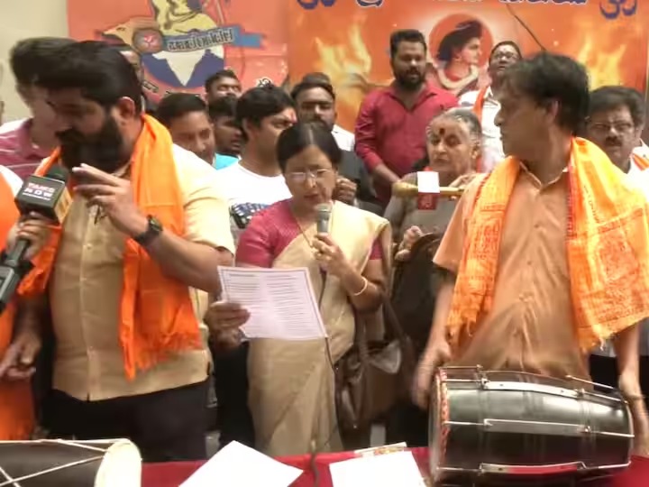 Members of VHP and Bajrang Dal on May 4 recited Hanuman Chalisa in Karnataka's Vijayanagar. ( Image Source : ANI )