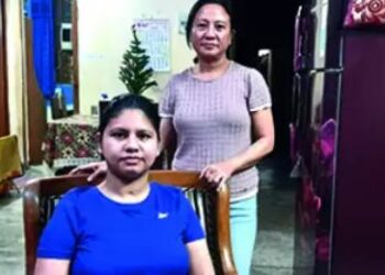 Nivedita with her mother Nalini; Nivedita who is struggling with short-term memory loss scored more than 90% in the CBSE exams, Image: Times of India