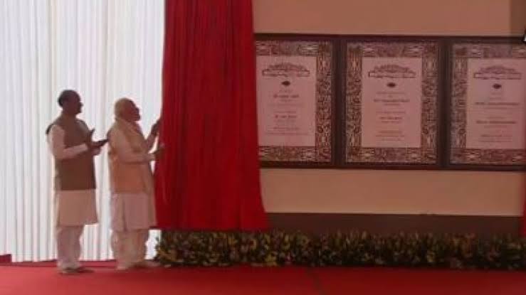 The Prime Minister Narendra Modi unveiling the plaque at the new Parliament Building on May 28: Image: Twitter
