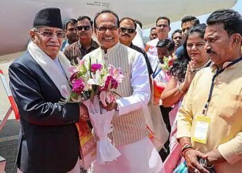 Madhya Pradesh Chief Minister Shivraj Singh Chouhan met Nepal Prime Minister Pushpakamal Dahal Prachanda at Devi Ahilya International Airport in Indore, Image: PTI