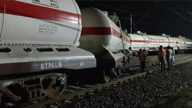 Two wagons of LPG rake of a goods train derailed in Shahpura Bhitoni of Madhya Pradesh's Jabalpur, Image: Times Now Twitter