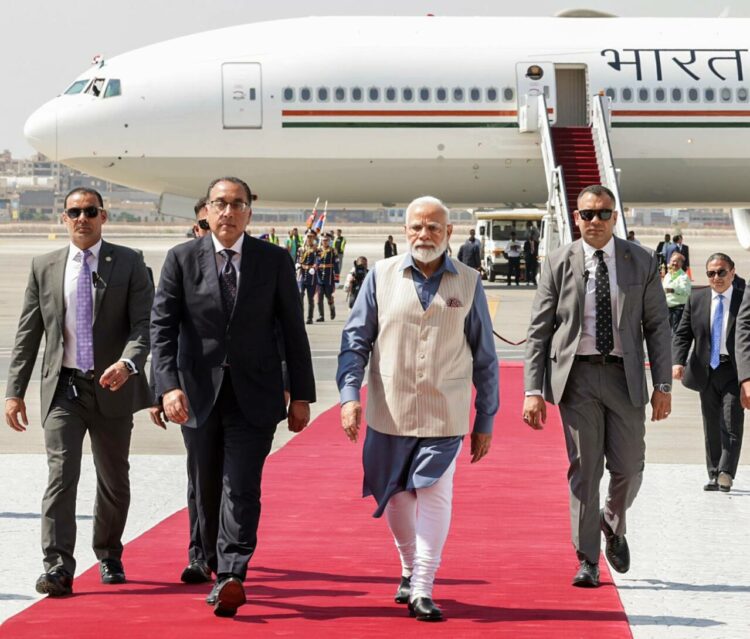 Prime Minister Narendra Modi being received by Egyptian PM Mostafa Madbouly on his arrival in Cairo, Egypt