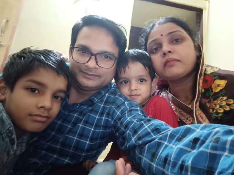Bhupendra Vishwakarma (38), his wife Ritu (35) and two children Rituraj (3) and Rishiraj (9) (Image: Twitter)