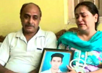 Aditya Sachdeva's parents with his photograph: Source News 18