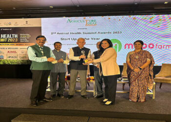 Mooofarm, receiving award for  ‘Start-up’ of the year at India Health Summit, 2023