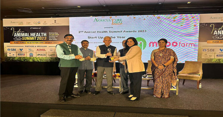 Mooofarm, receiving award for  ‘Start-up’ of the year at India Health Summit, 2023