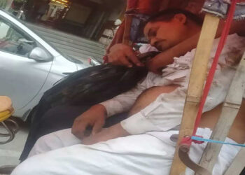 Injured Vijay Kumar Singh, General secretary of BJP unit of Jahanabad being taken to hospital on a rickshaw.