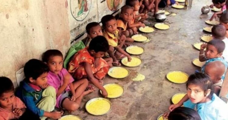 Students having mid-day meal at a government school in Bihar (File Photo)