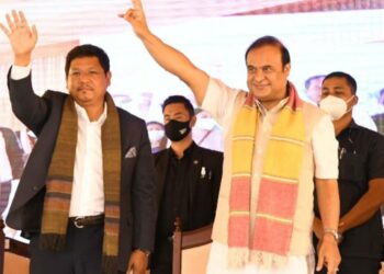 Conrad K Sangma, Chief Minister of Meghalaya  (L) and Himanta Biswa Sarma, Chief Minister of Assam (R)