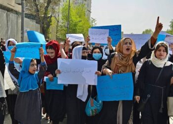 Afghanistan: Girls, women demand reopening educational institutes for them