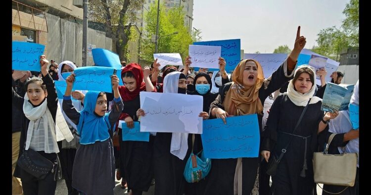 Afghanistan: Girls, women demand reopening educational institutes for them