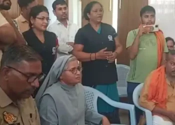 Parents and Hindu organisations protested at the Holy Family Convent School in Bareilly (ABP News)